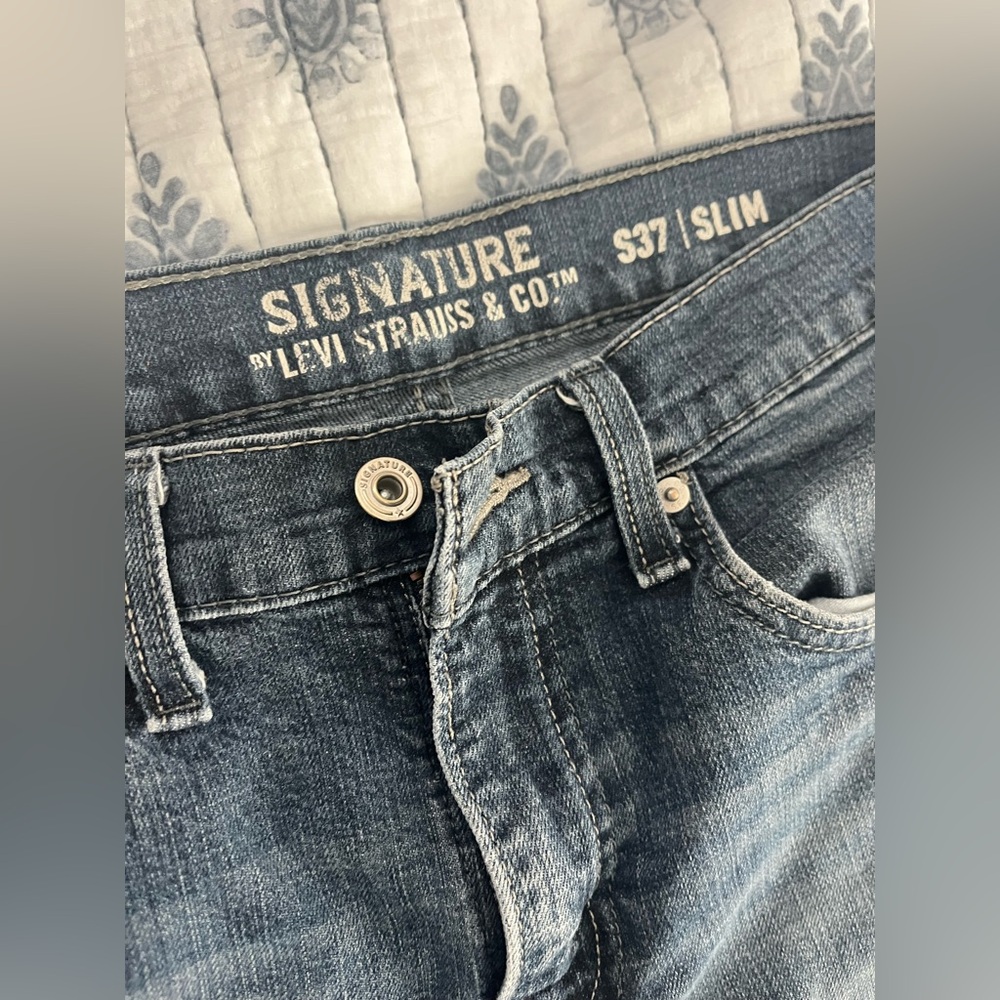 Levi’s signature s37 Slim